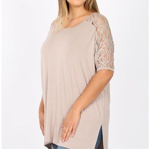 PLUS LUXE LACE TRIM SIDE SLIT HIGH-LOW HEM TOP